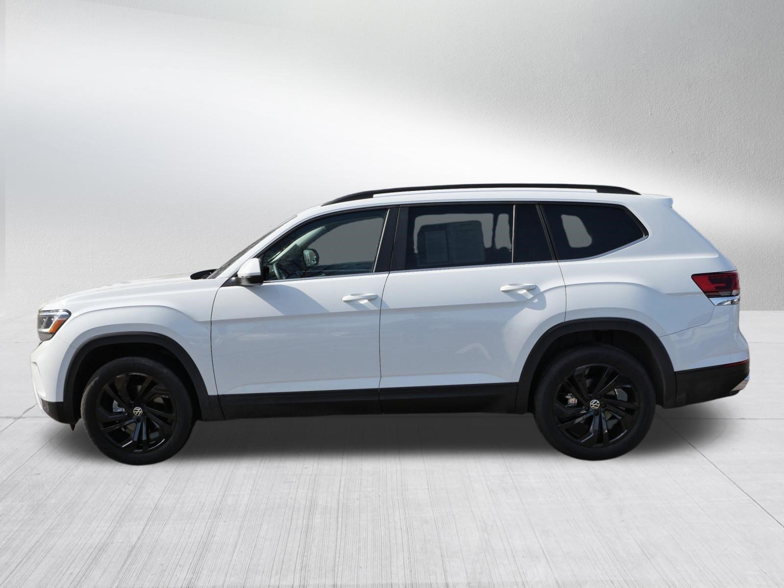 Certified 2023 Volkswagen Atlas SE w/ Black Wheel Package image 4