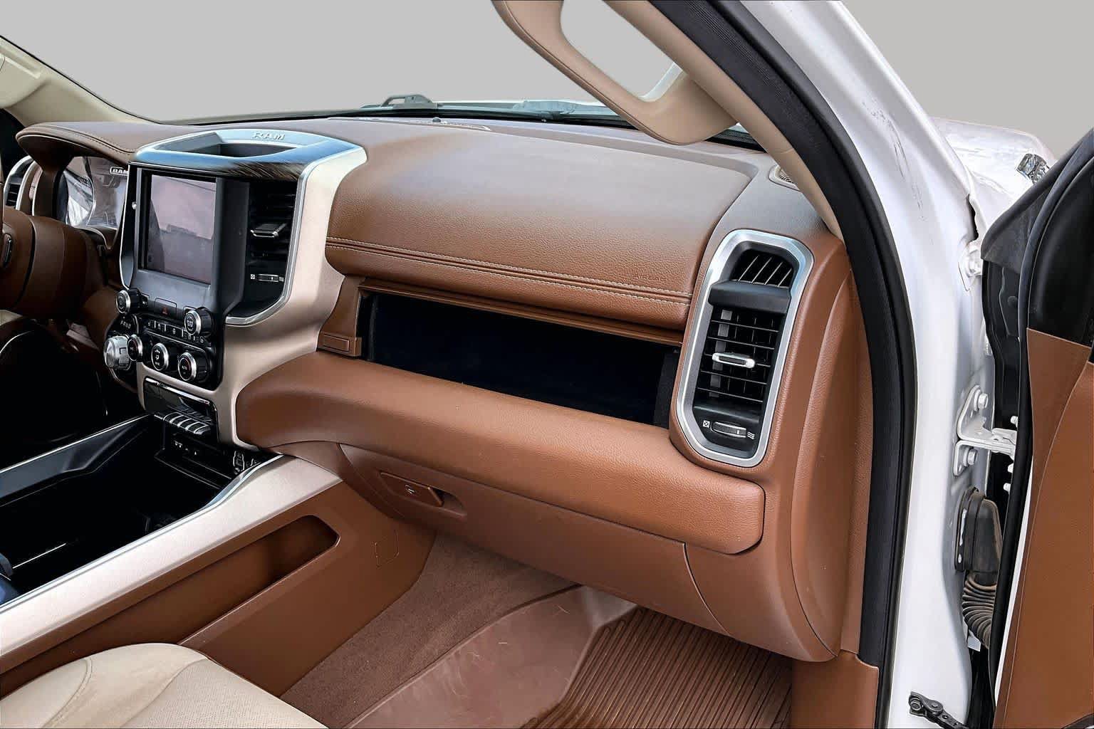 Used 2019 RAM 1500 Laramie AWD/4WD image 16