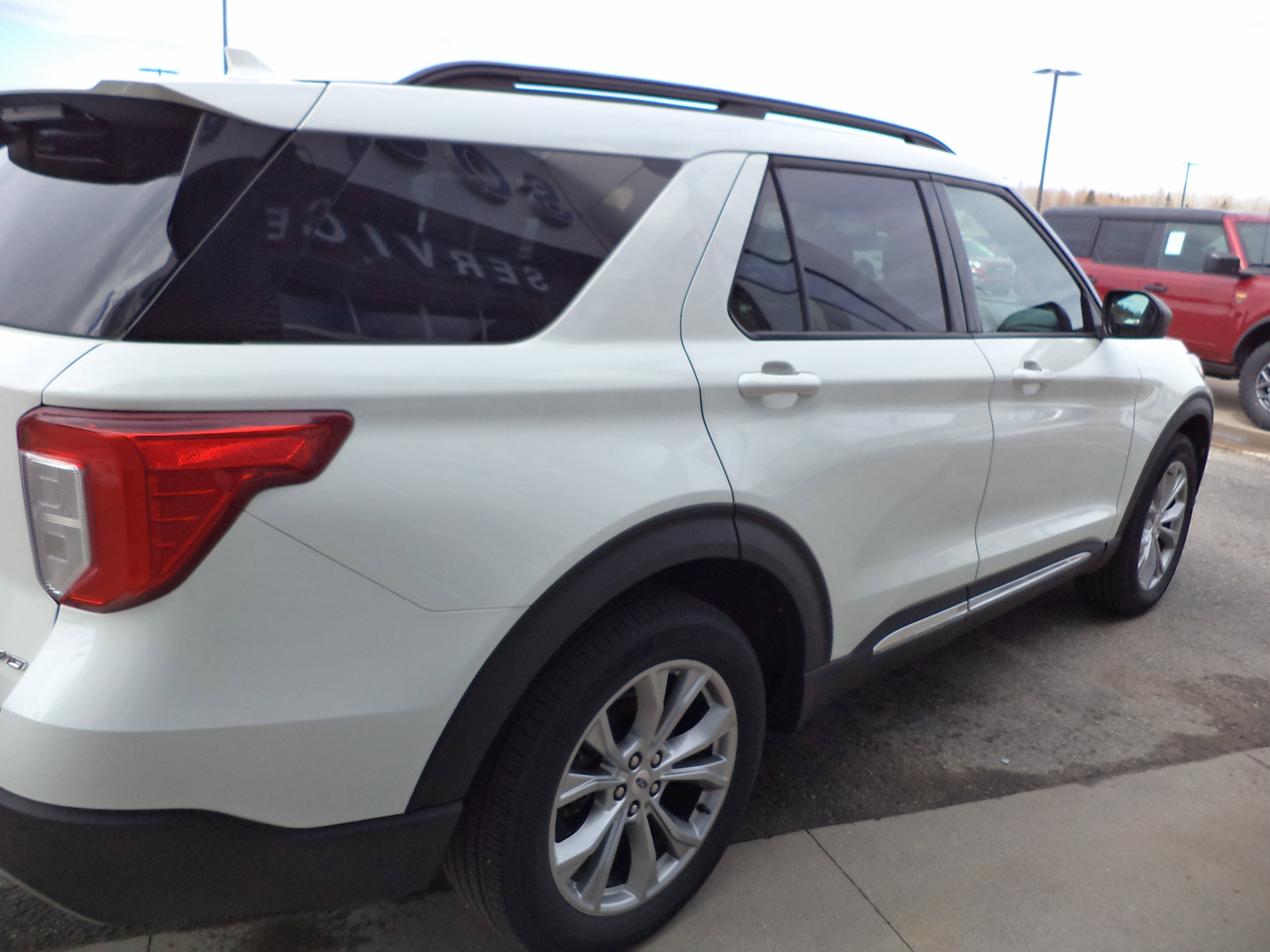 Used 2023 Ford Explorer XLT w/ Equipment Group 202A image 6
