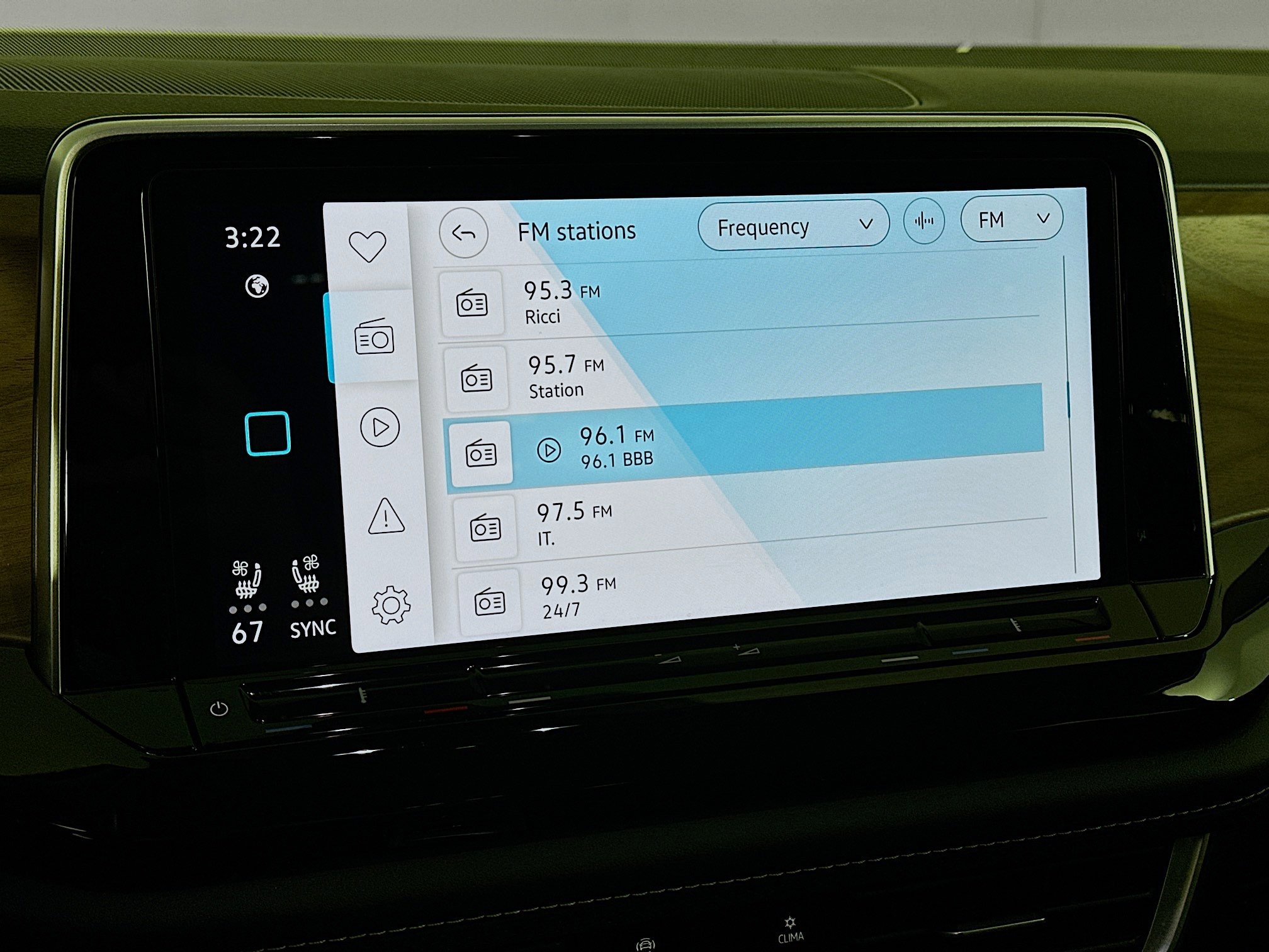 Used 2025 Volkswagen Atlas SE image 21