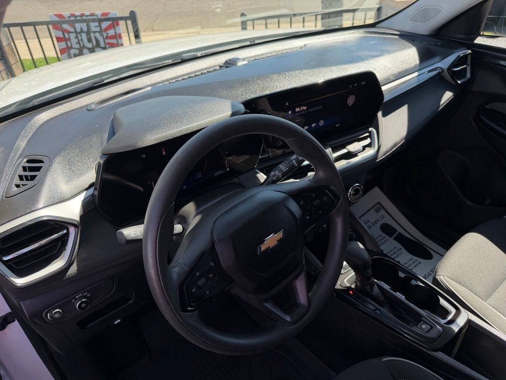 Used 2024 Chevrolet TrailBlazer LS FWD image 16