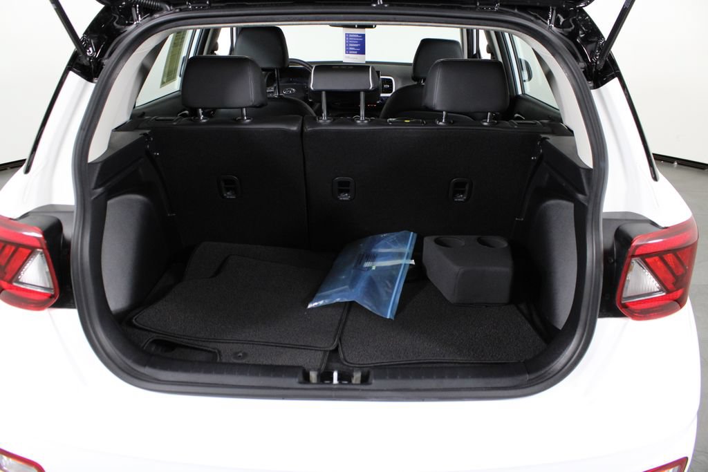 Certified 2024 Hyundai Venue Limited FWD image 18