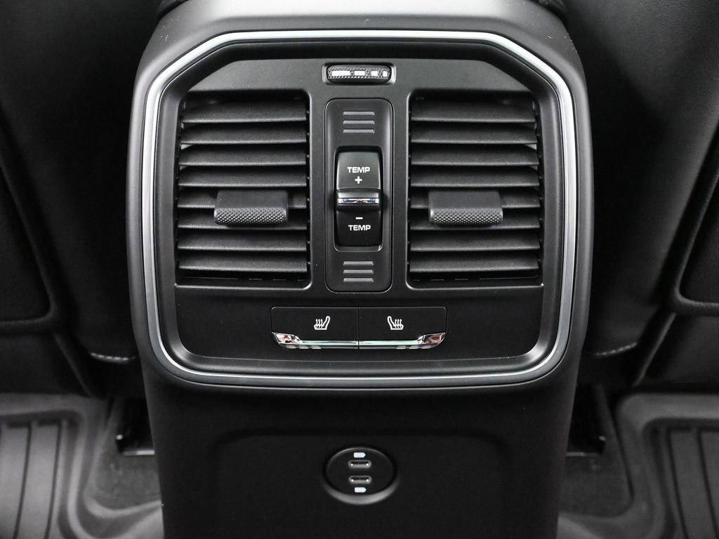 Certified 2026 Porsche Macan image 8