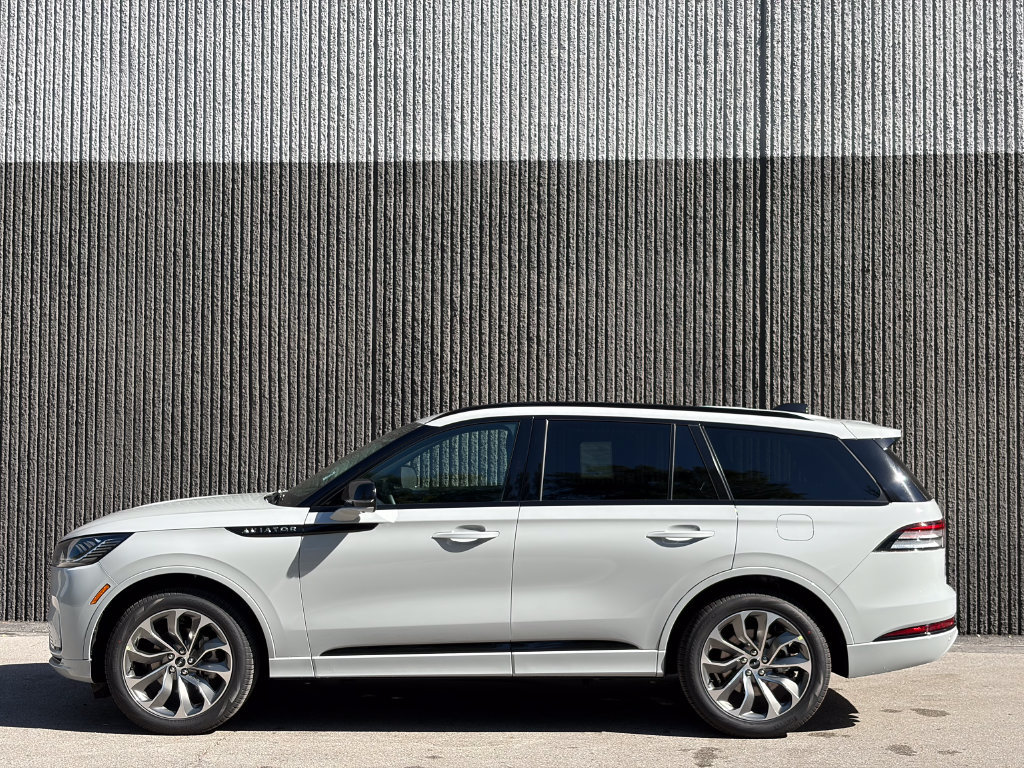 New 2027 Lincoln Aviator AWD w/ Jet Appearance Package image 4