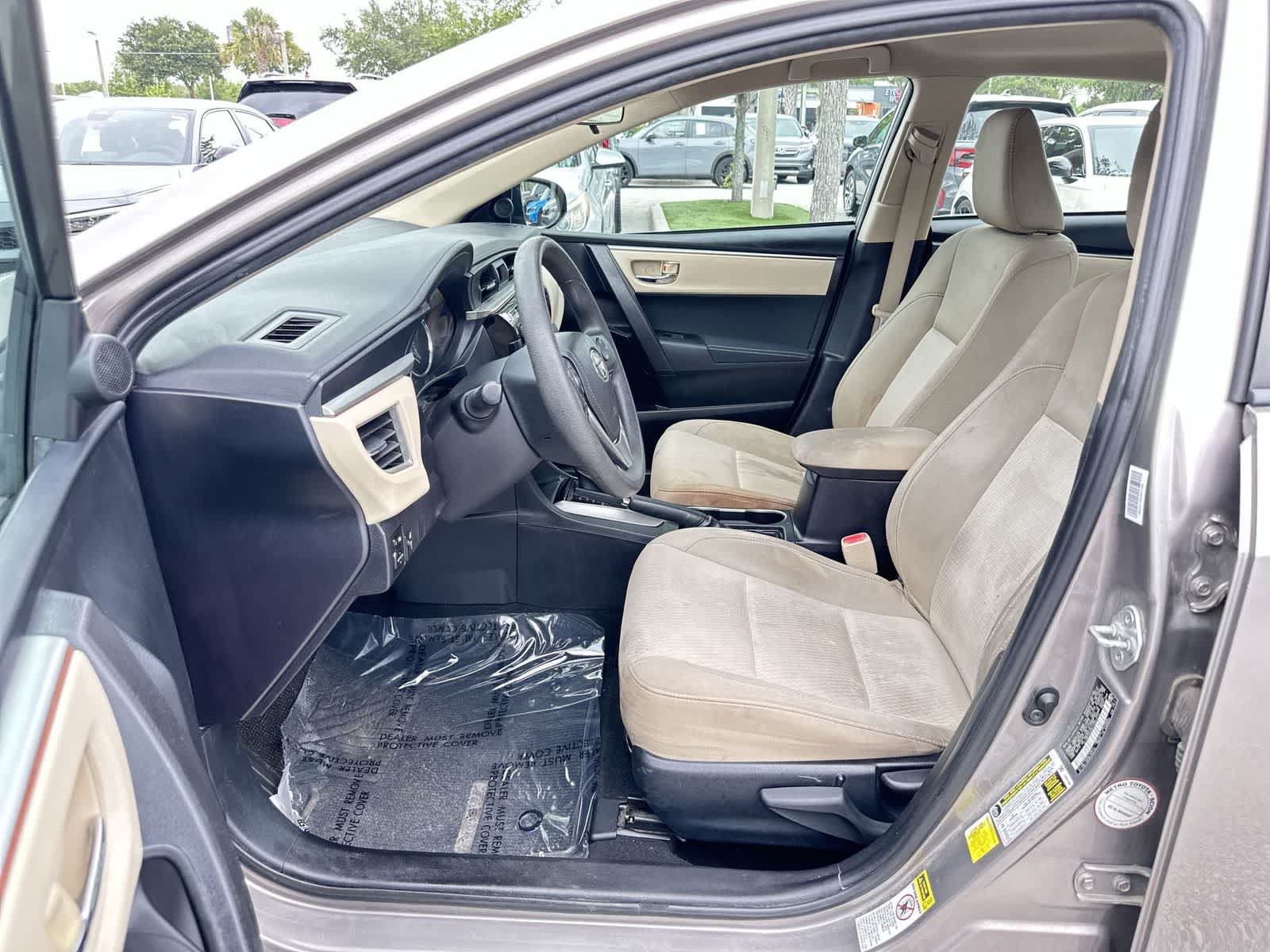 Used 2015 Toyota Corolla LE FWD image 2