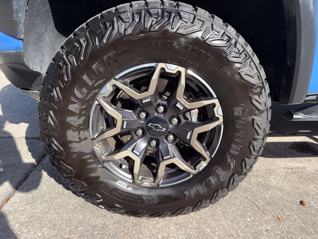 Used 2025 Chevrolet Colorado ZR2 w/ Technology Package AWD/4WD image 45