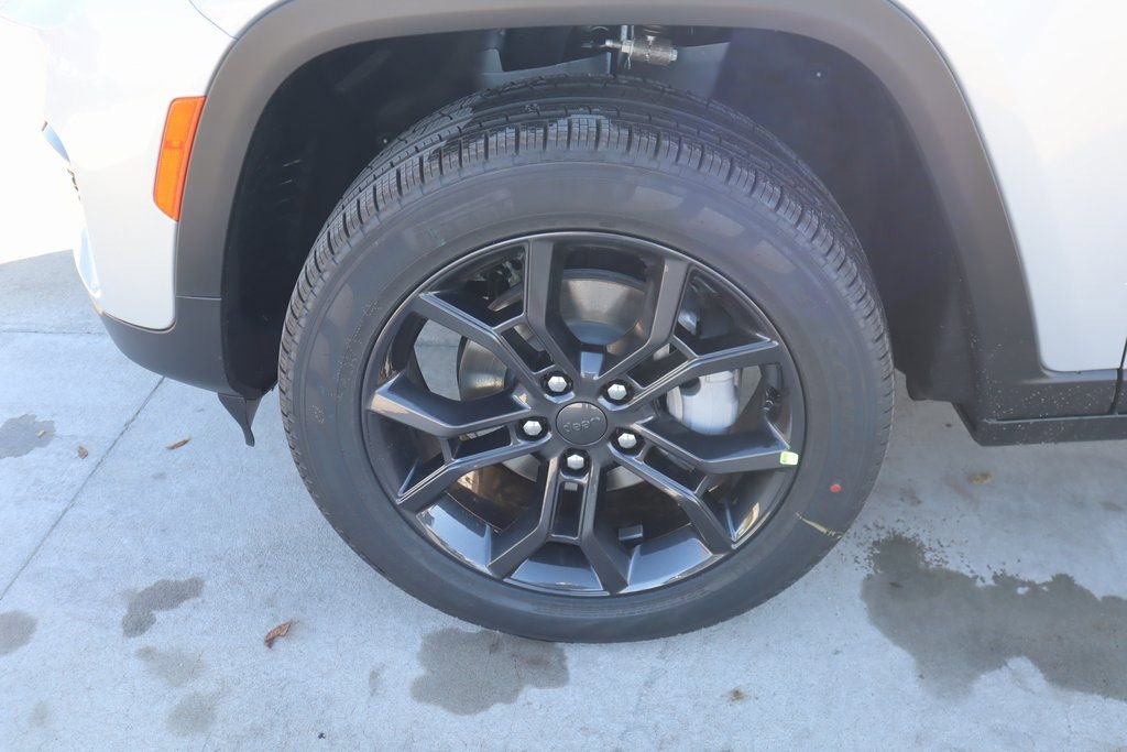 New 2025 Jeep Grand Cherokee Limited image 18