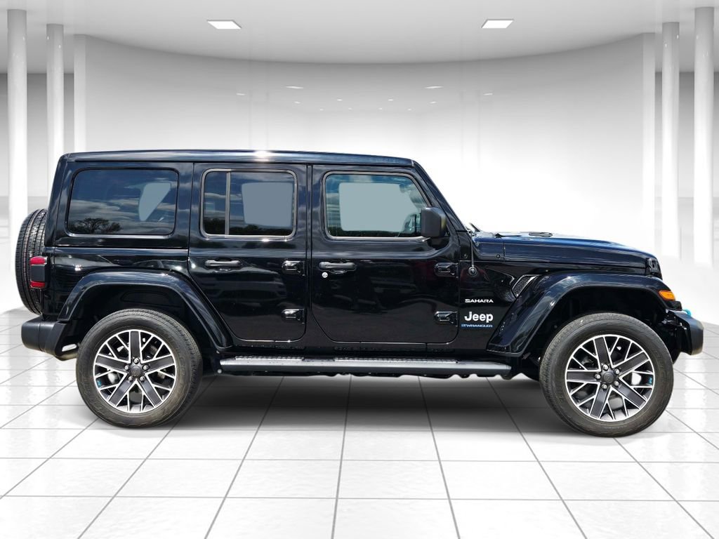 Used 2023 Jeep Wrangler Unlimited Sahara w/ Cold Weather Group AWD/4WD image 2