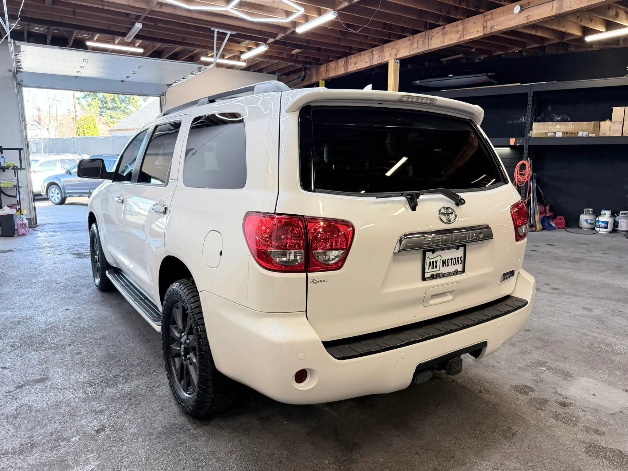 Used 2015 Toyota Sequoia Platinum AWD/4WD image 4