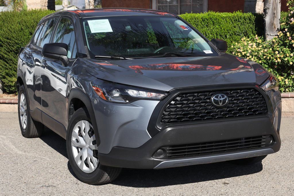 Used 2022 Toyota Corolla Cross L image 2
