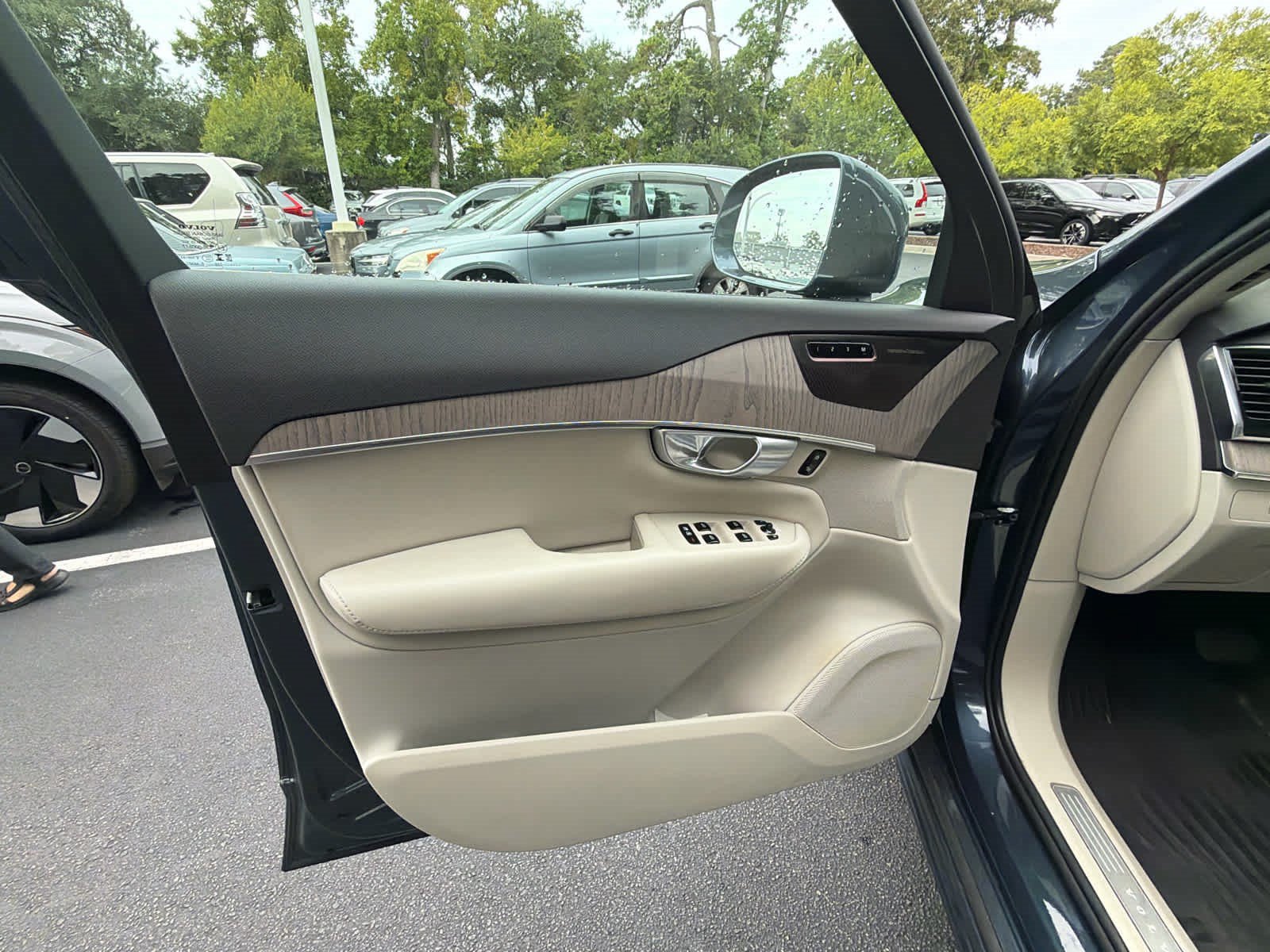 Used 2023 Volvo XC90 B6 Plus w/ Protection Package AWD/4WD image 23
