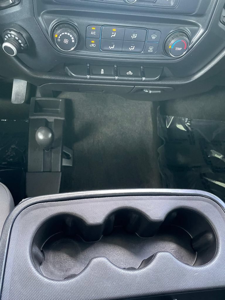 Used 2018 Chevrolet Silverado 1500 Custom w/ Custom Value Package AWD/4WD image 26