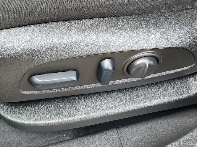 Used 2022 GMC Terrain SLE w/ Driver Convenience Package FWD image 7