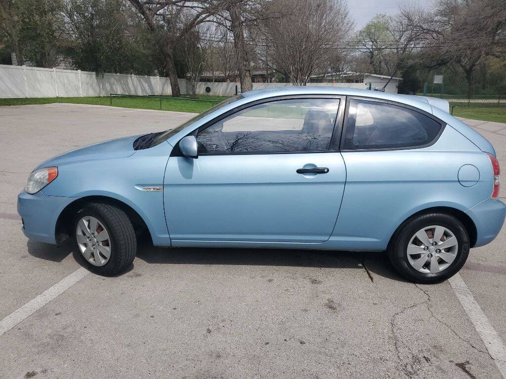 Used 2010 Hyundai Accent GS w/ Premium Pkg 3 FWD image 3