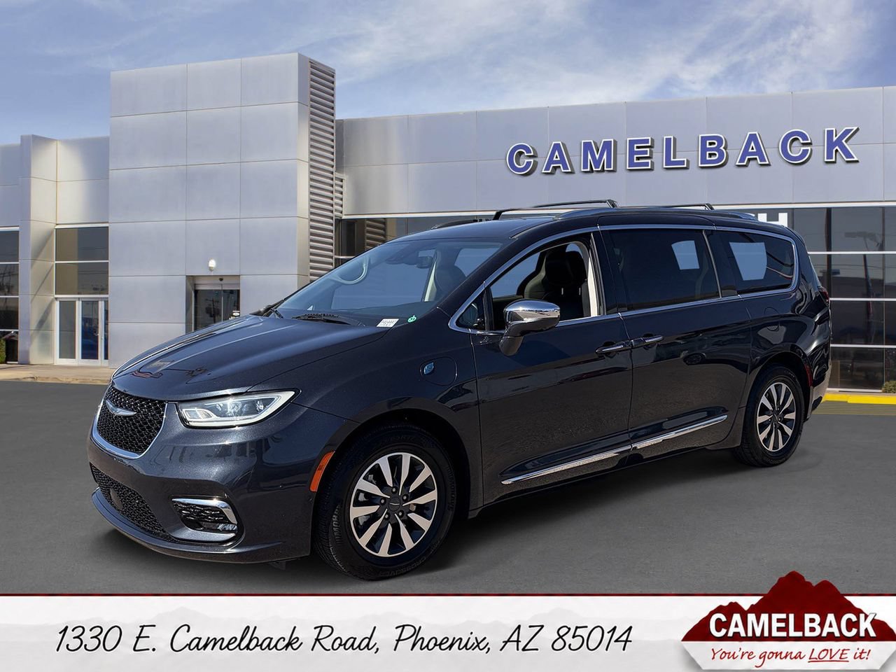 Used 2021 Chrysler Pacifica Limited w/ Uconnect Theater Family Group