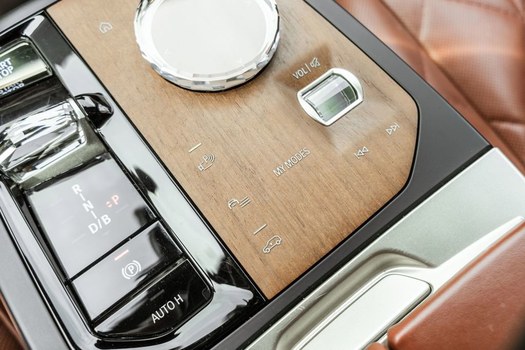 Used 2023 BMW iX xDrive50 w/ Premium Package image 26