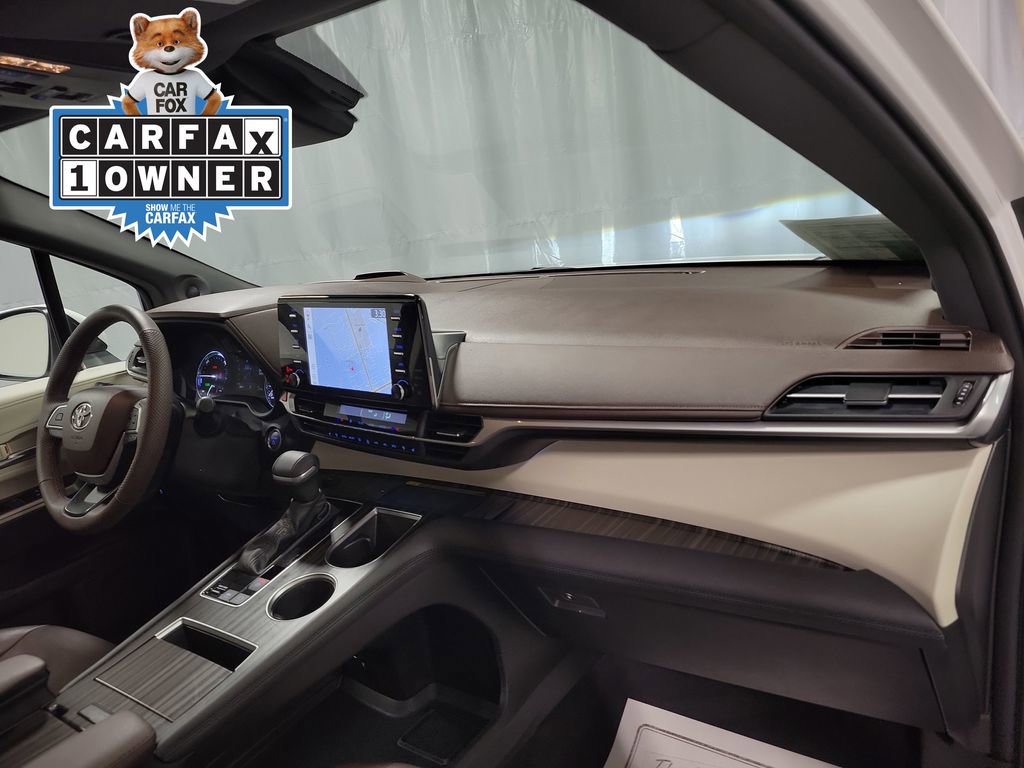 Used 2024 Toyota Sienna Platinum image 31