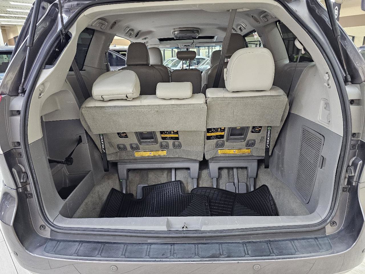 Used 2013 Toyota Sienna XLE image 15