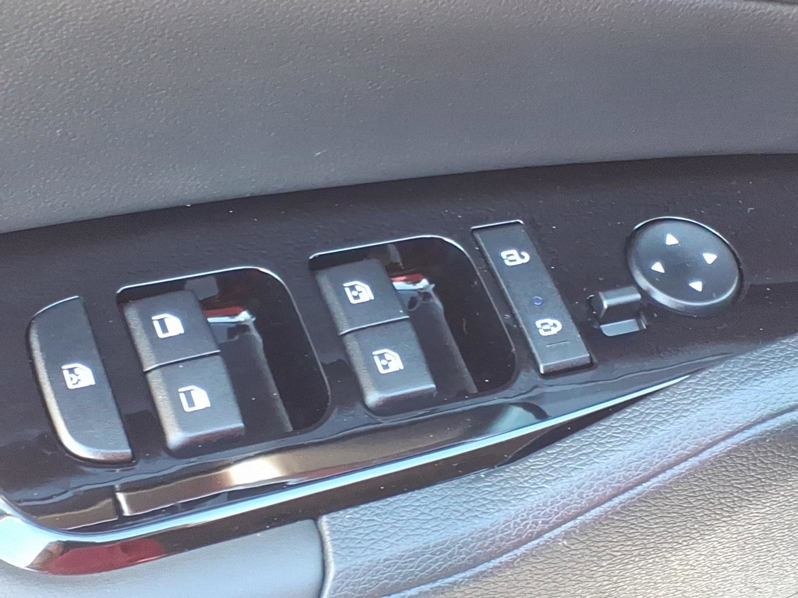 Used 2025 Kia Sportage EX image 16