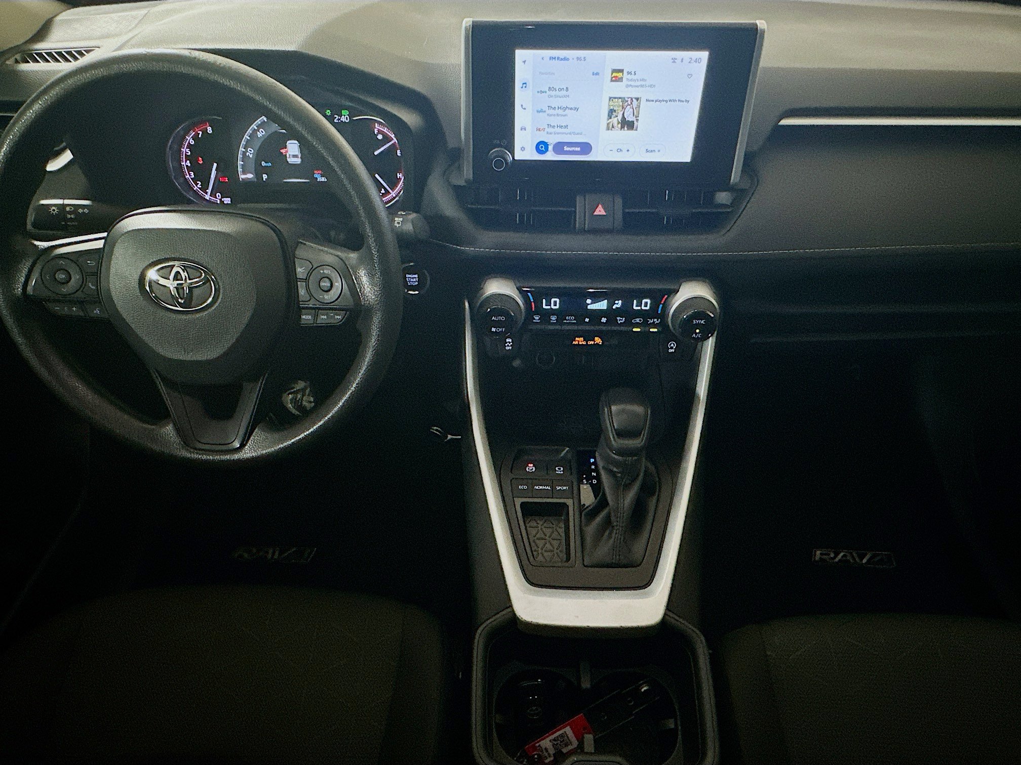 Used 2024 Toyota RAV4 XLE FWD image 27