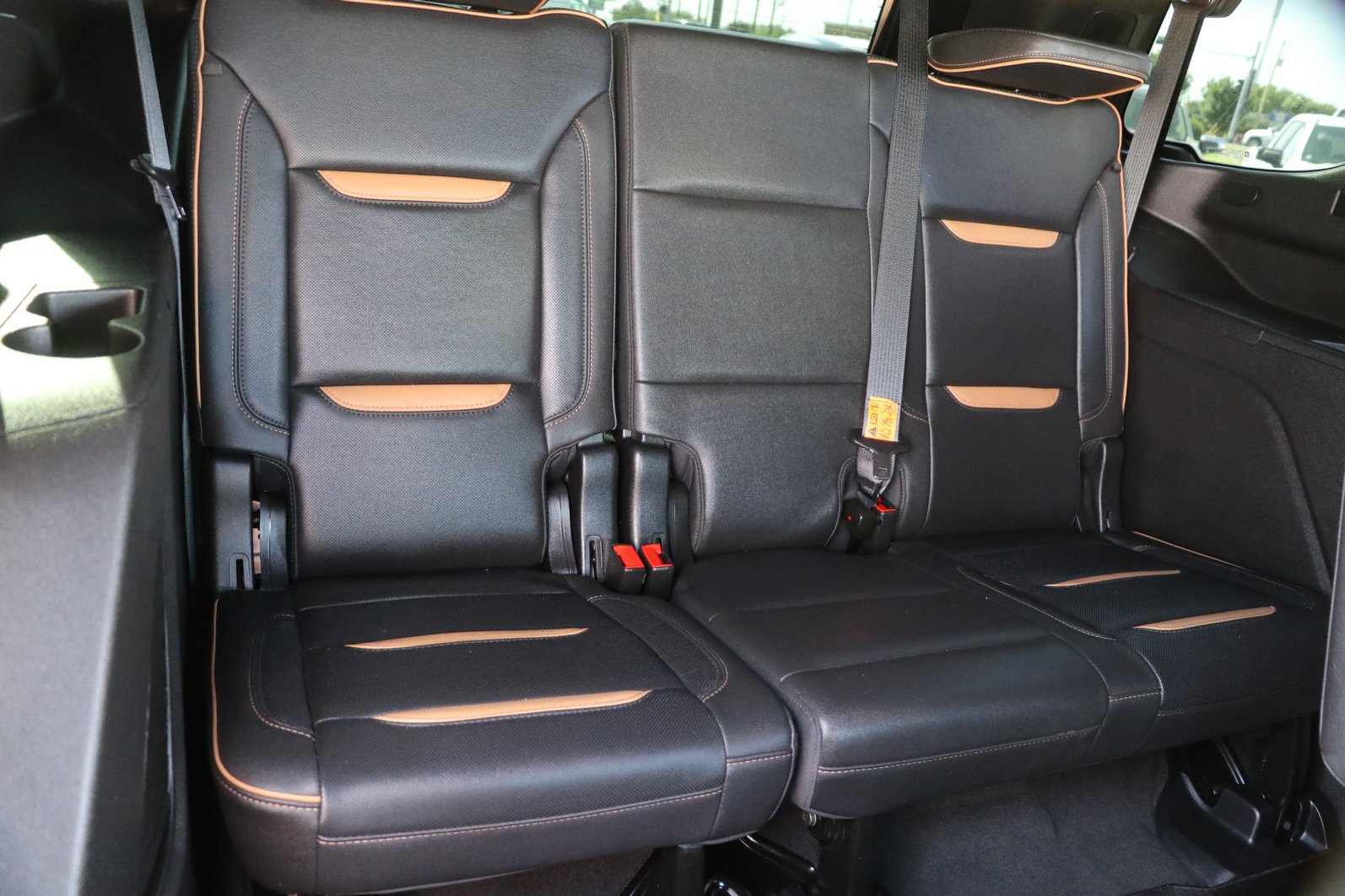 Used 2024 GMC Yukon AT4 w/ Technology Package AWD/4WD image 31