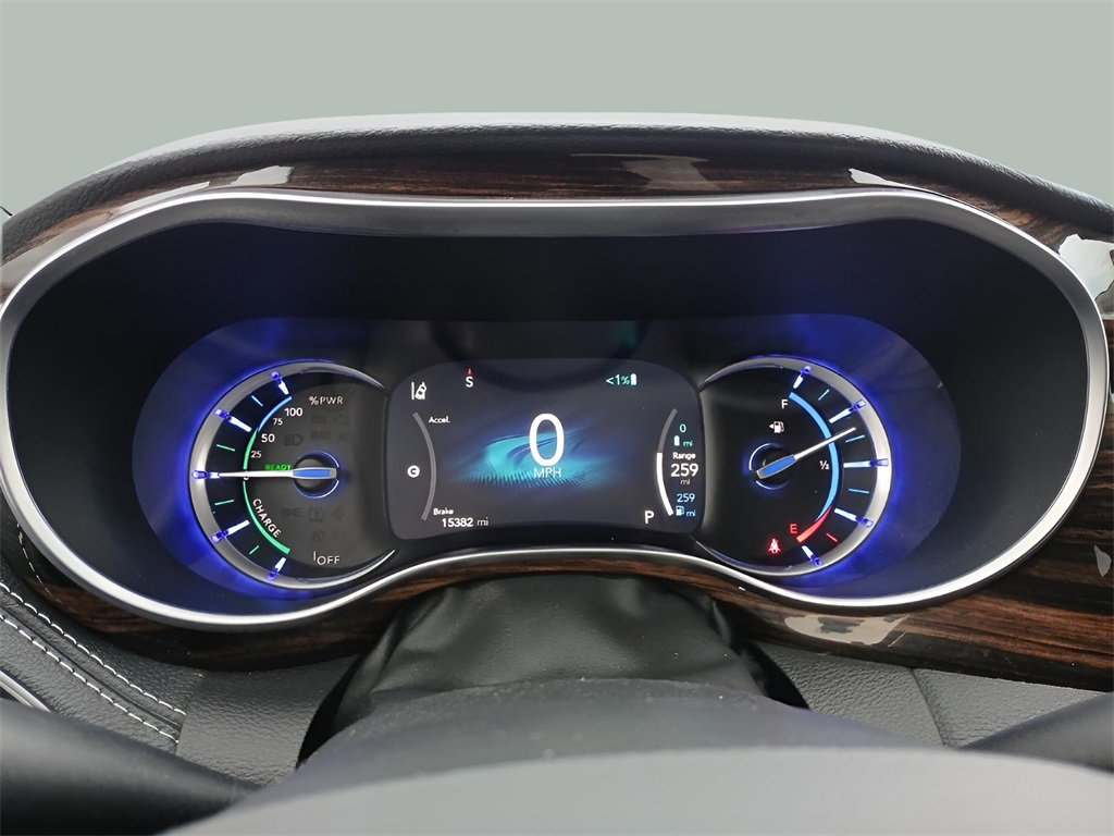 Used 2023 Chrysler Pacifica Limited image 14