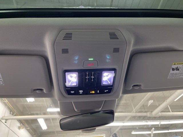 New 2025 Volkswagen Tiguan SE image 23