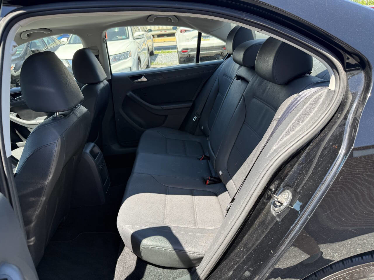 Used 2012 Volkswagen Jetta SE FWD image 16