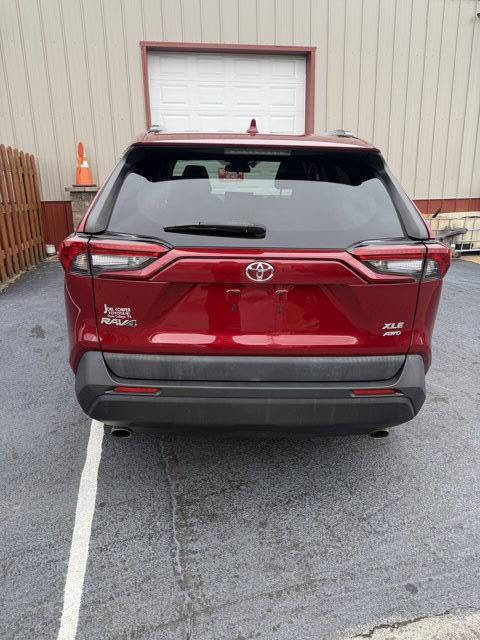 Used 2020 Toyota RAV4 XLE w/ Convenience Package image 4