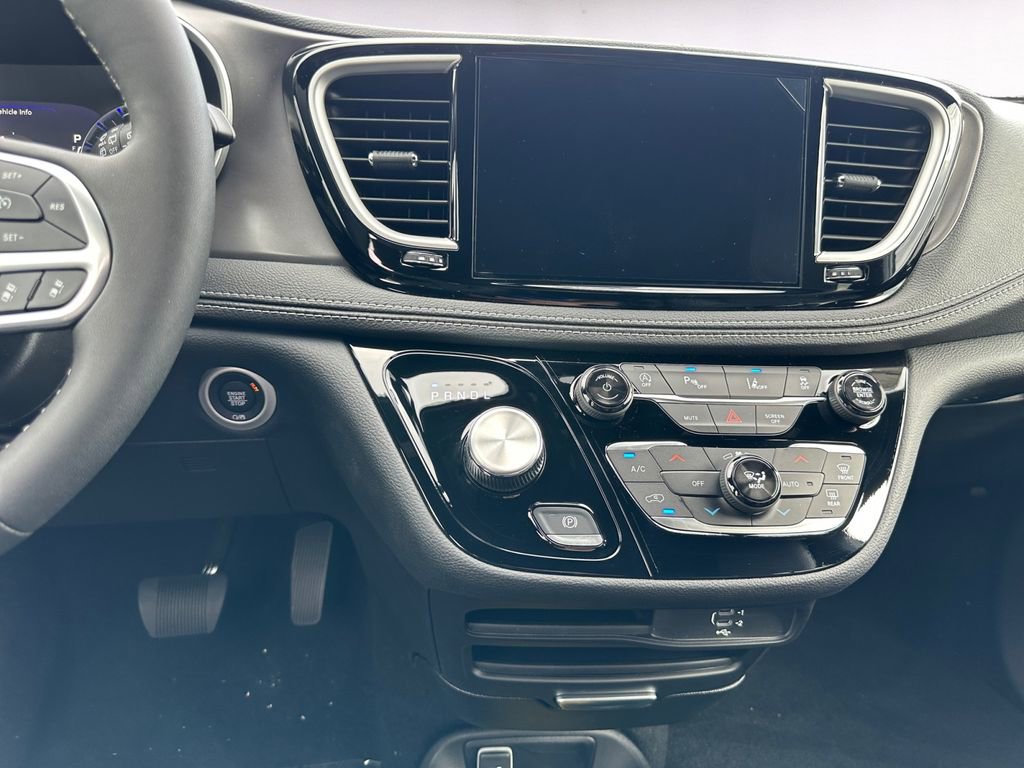 New 2026 Chrysler Pacifica Select image 11