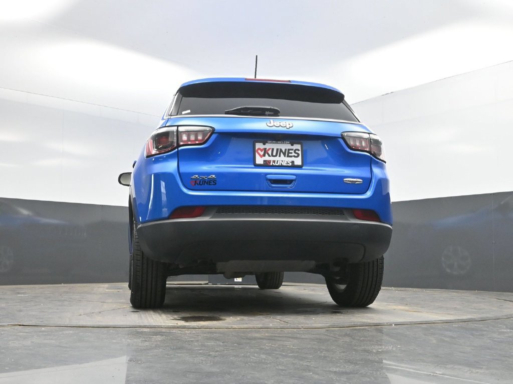 Used 2024 Jeep Compass Latitude AWD/4WD image 37