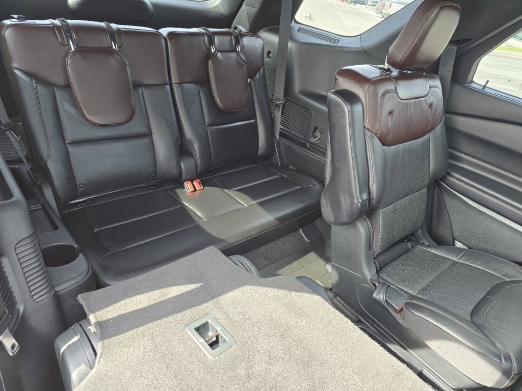 Used 2020 Ford Explorer Platinum w/ Premium Technology Package image 18