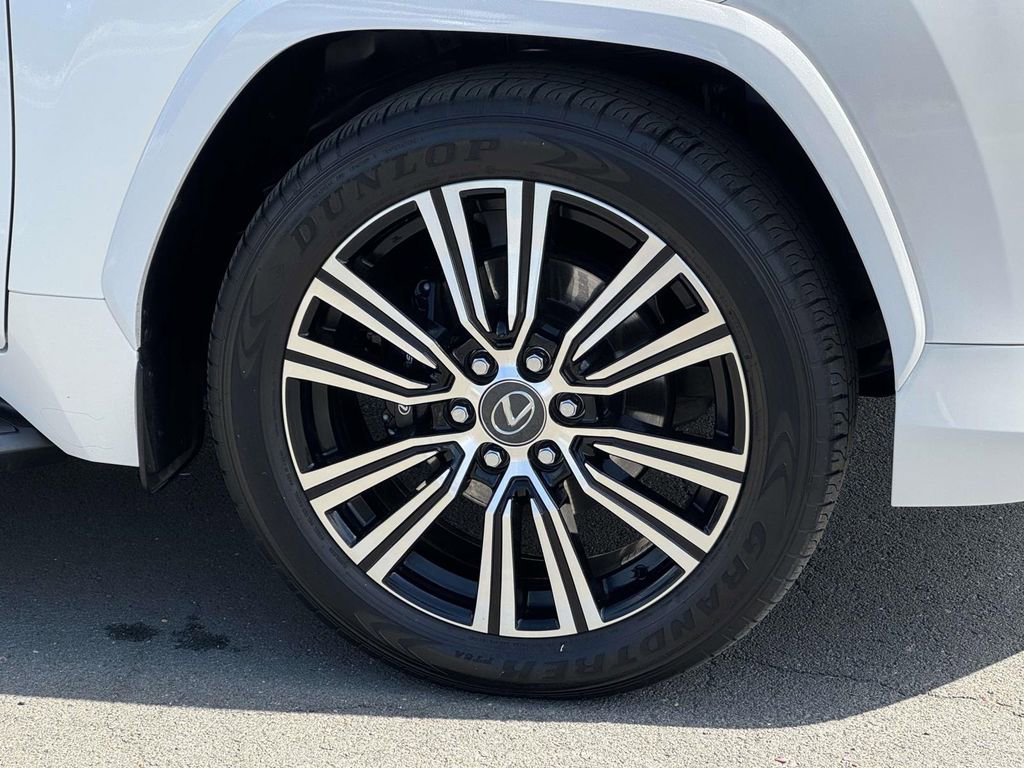 Used 2024 Lexus LX 600 4WD w/ Luxury Package image 7