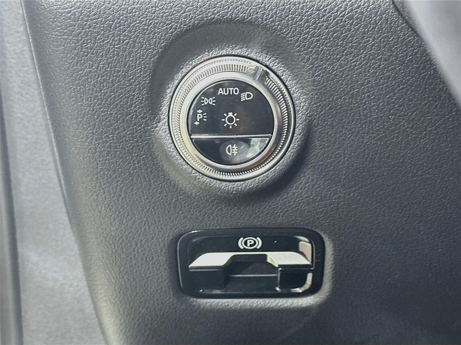 Certified 2026 Mercedes-Benz C 300 4MATIC Sedan image 10