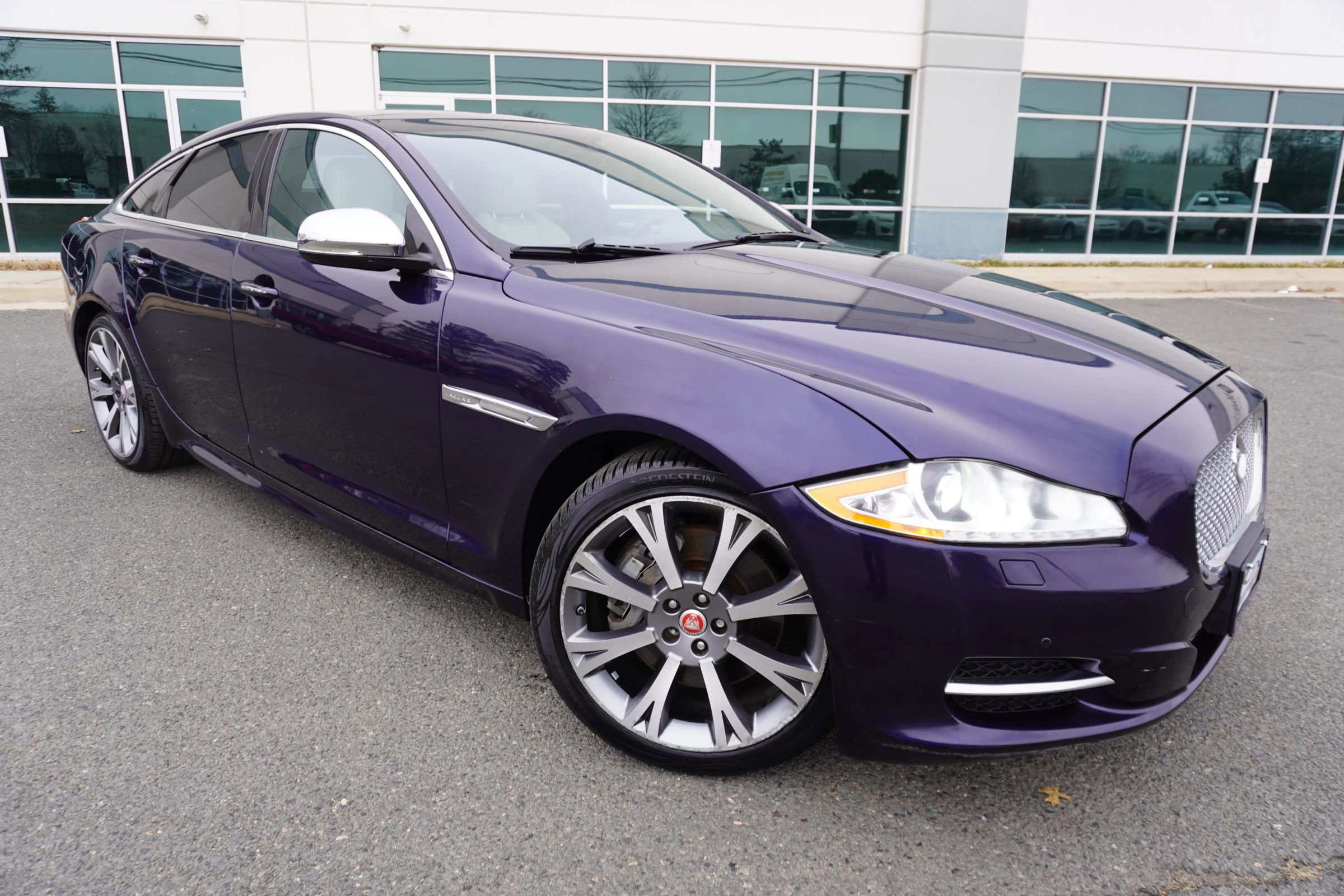 Used 2015 Jaguar XJ image 1