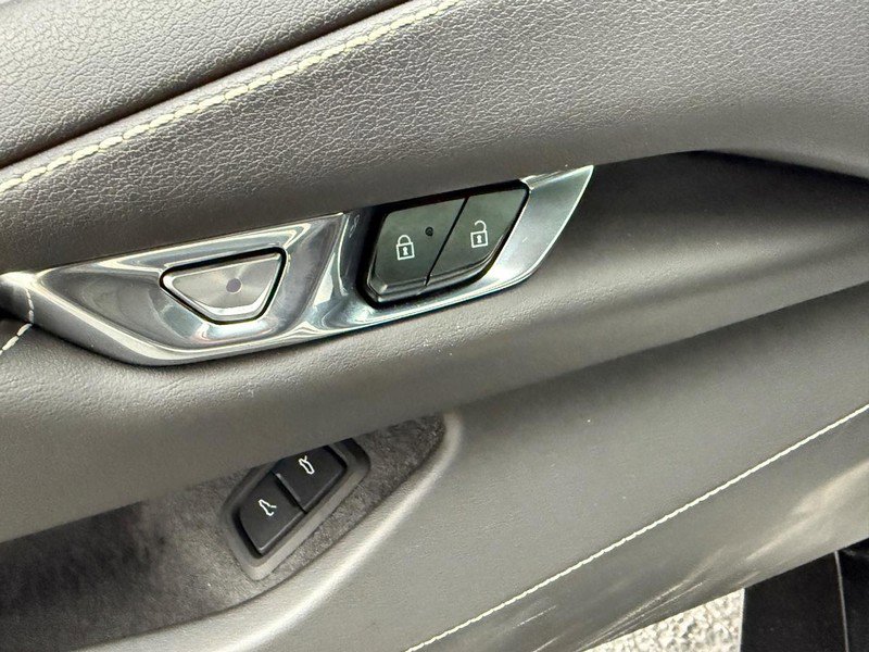 Used 2023 Chevrolet Corvette Stingray Coupe w/ Z51 Performance Package image 15