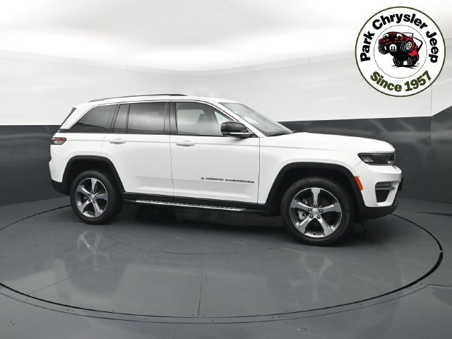 Used 2023 Jeep Grand Cherokee Limited AWD/4WD image 1