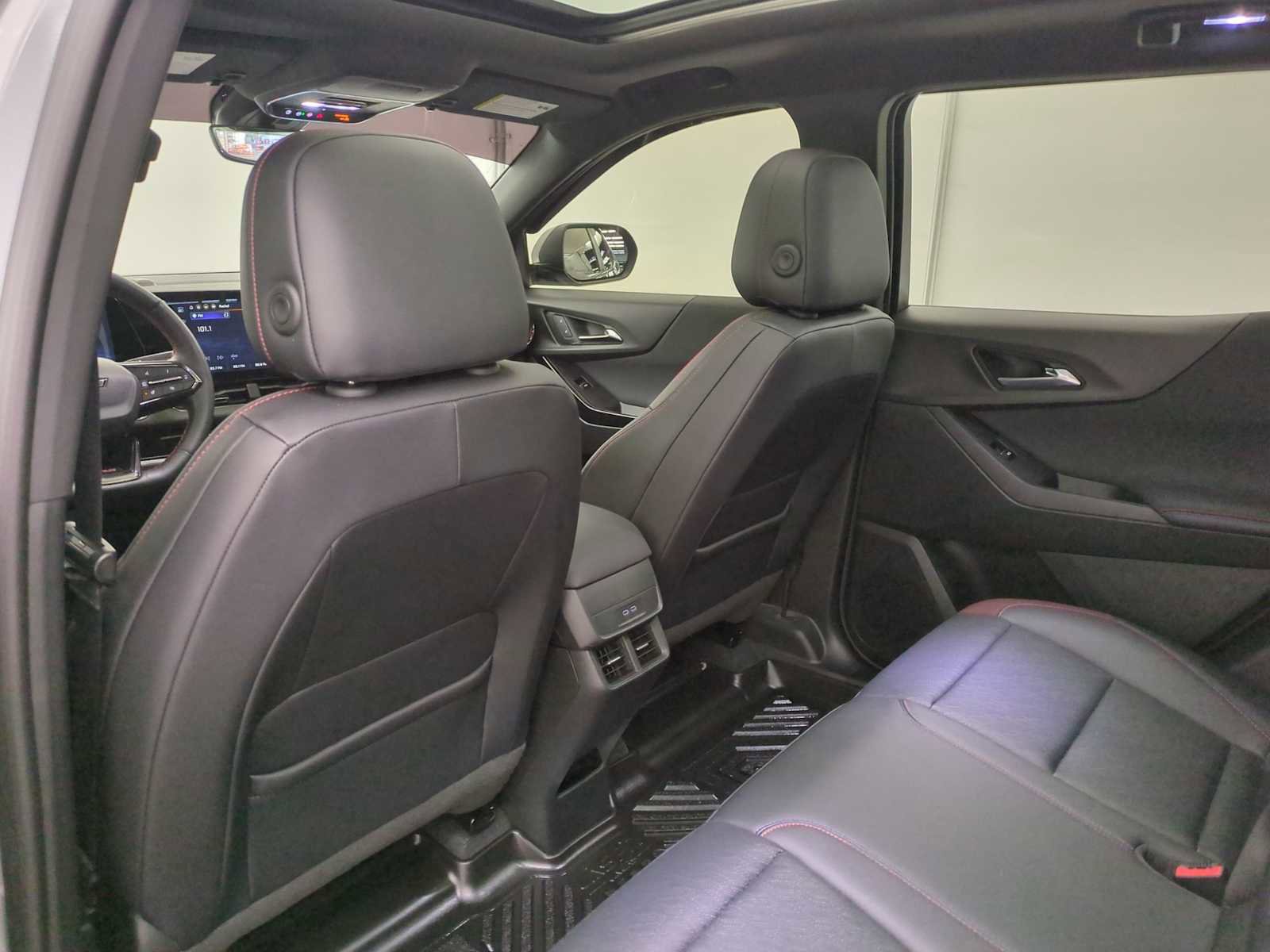 Used 2025 Chevrolet Equinox RS w/ Safety and Technology Package image 32