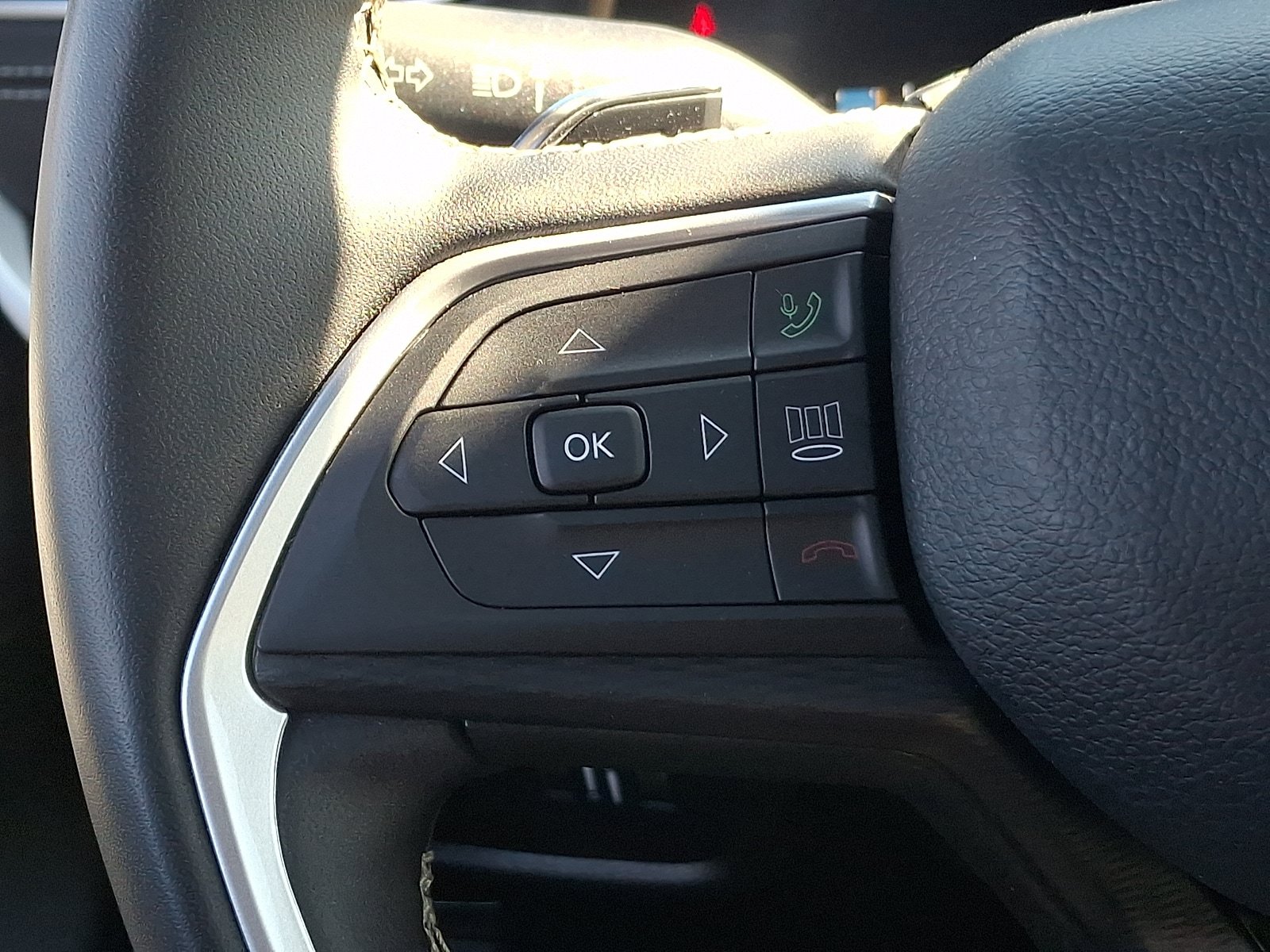 Certified 2023 Jeep Grand Cherokee L Altitude AWD/4WD image 22