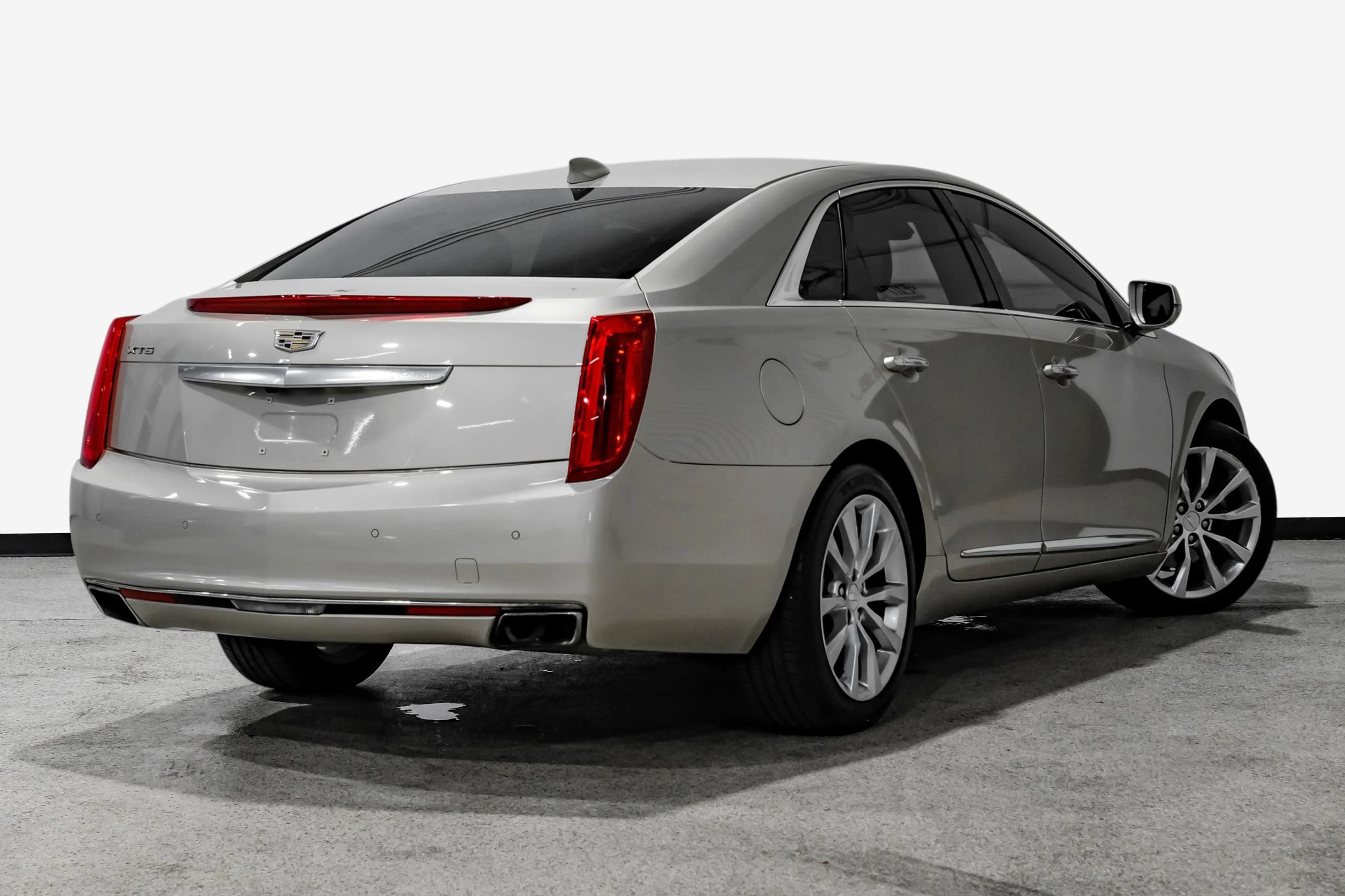 Used 2016 Cadillac XTS Luxury w/ Driver Awareness Package FWD image 6