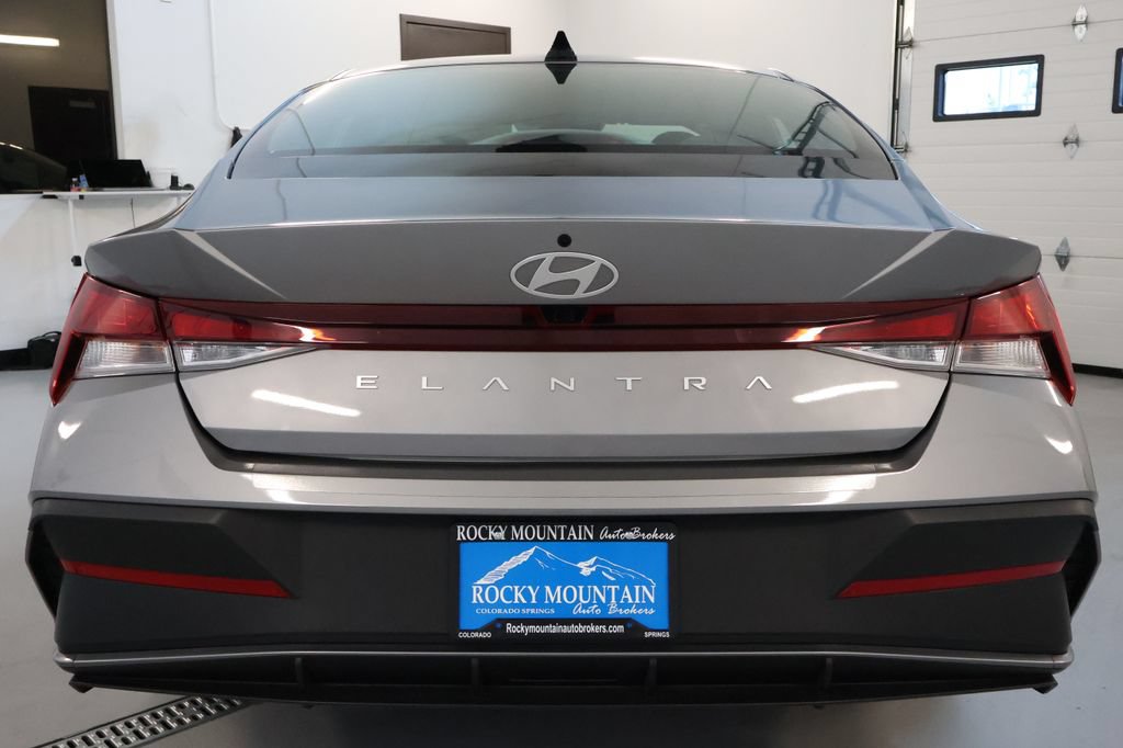 Used 2024 Hyundai Elantra SEL FWD image 6