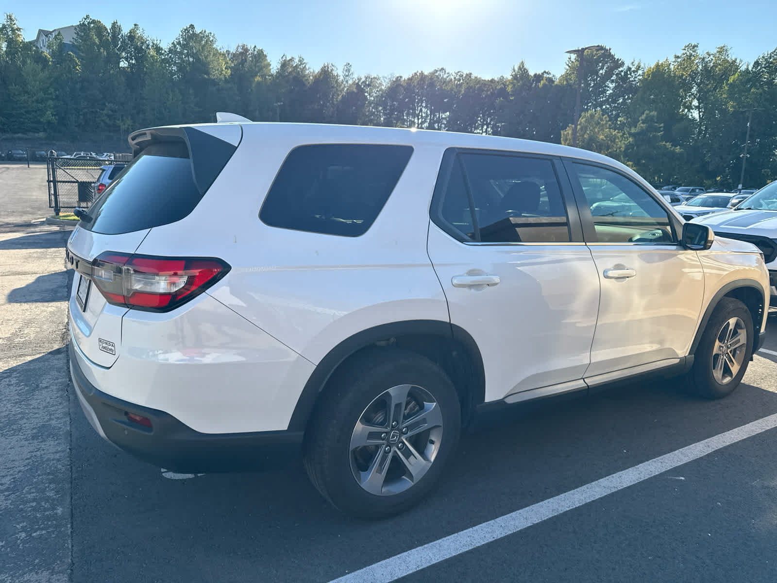 Used 2025 Honda Pilot EX-L image 3