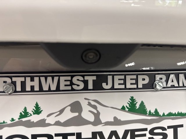 New 2025 Jeep Grand Cherokee L Altitude image 24