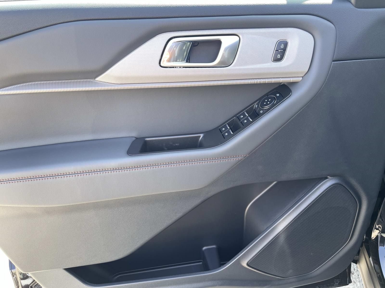 New 2026 Ford Explorer Active RWD image 17