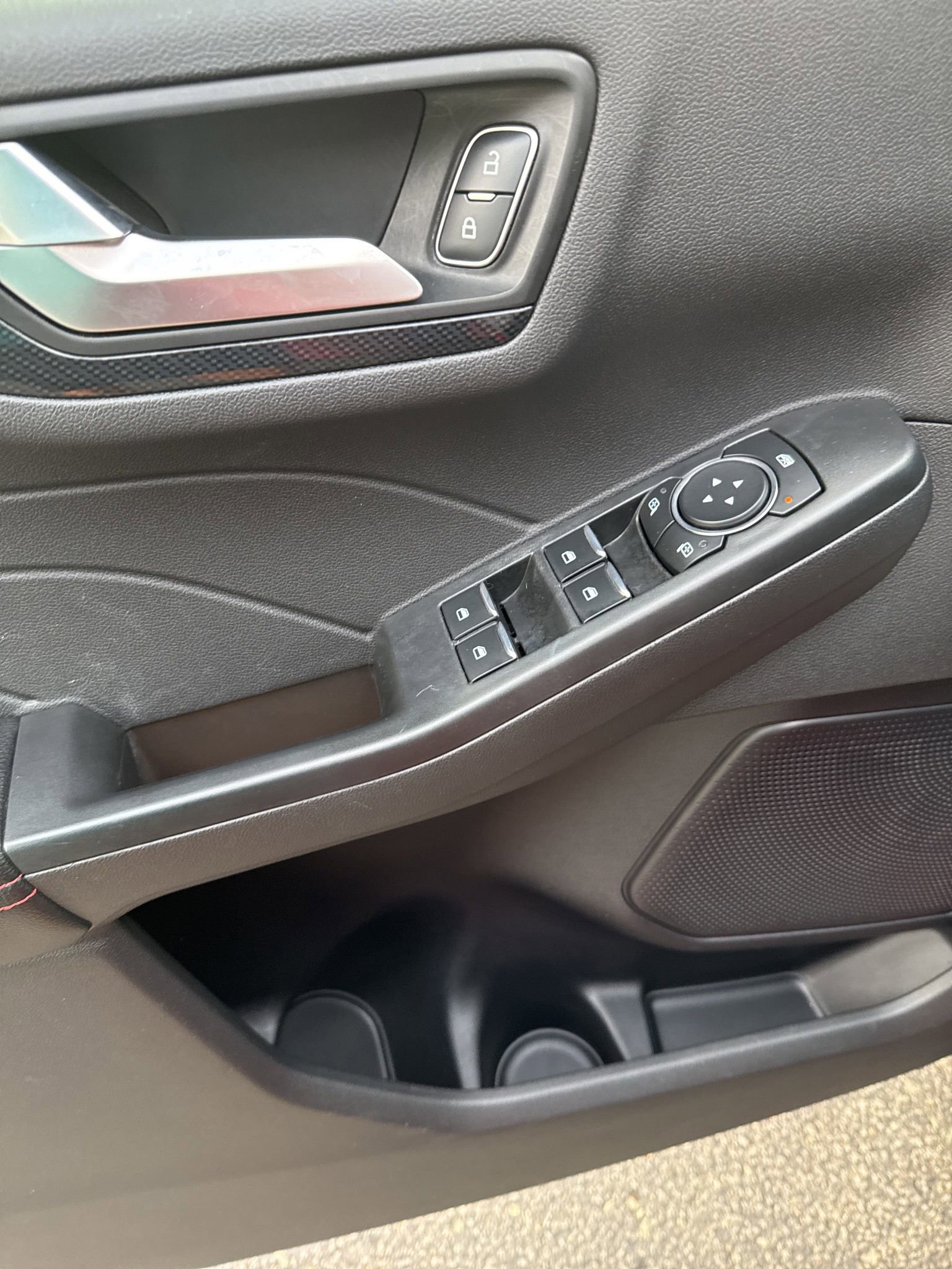 Used 2024 Ford Escape ST-Line image 25