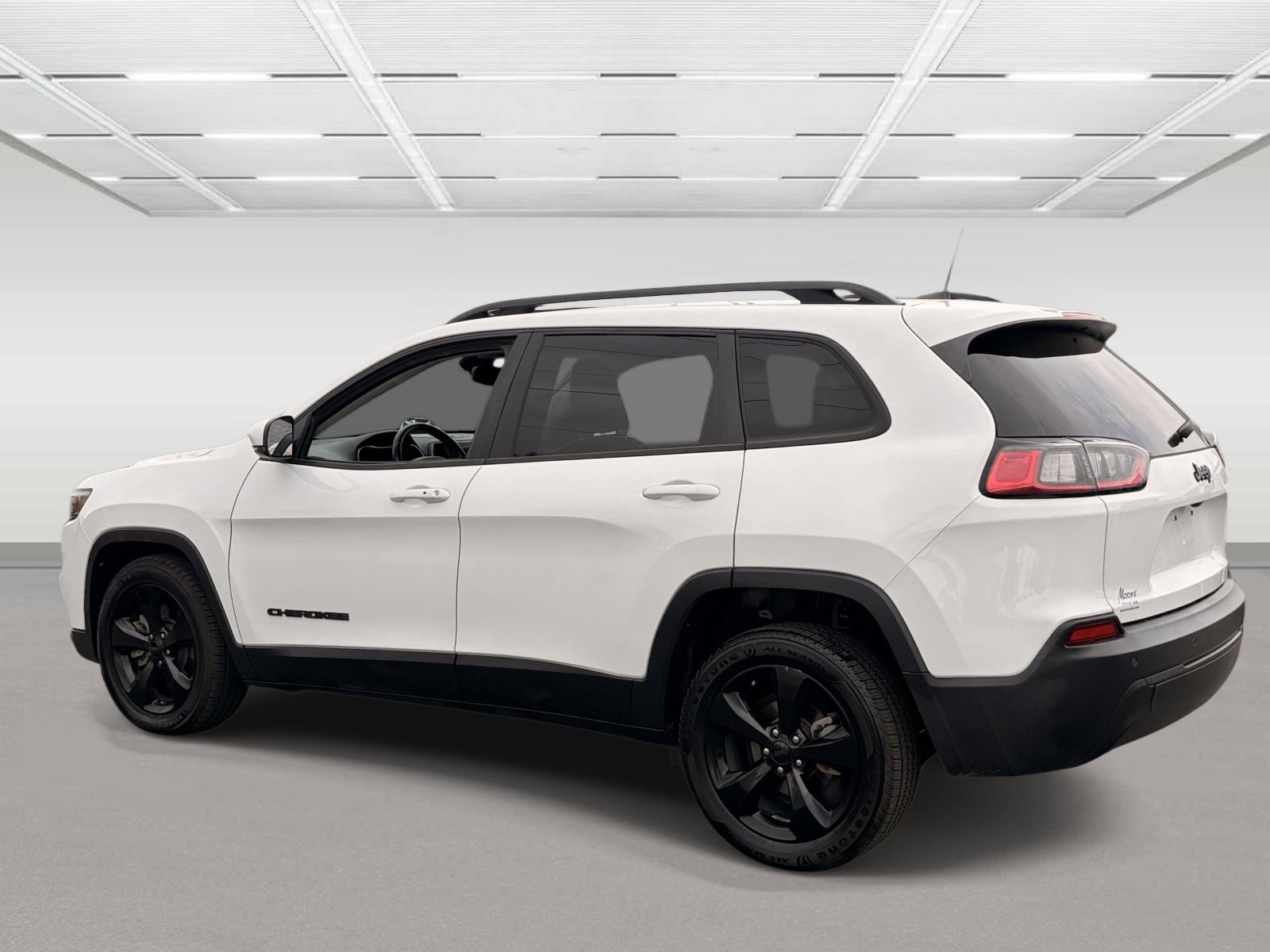 Used 2019 Jeep Cherokee Latitude Plus FWD image 3