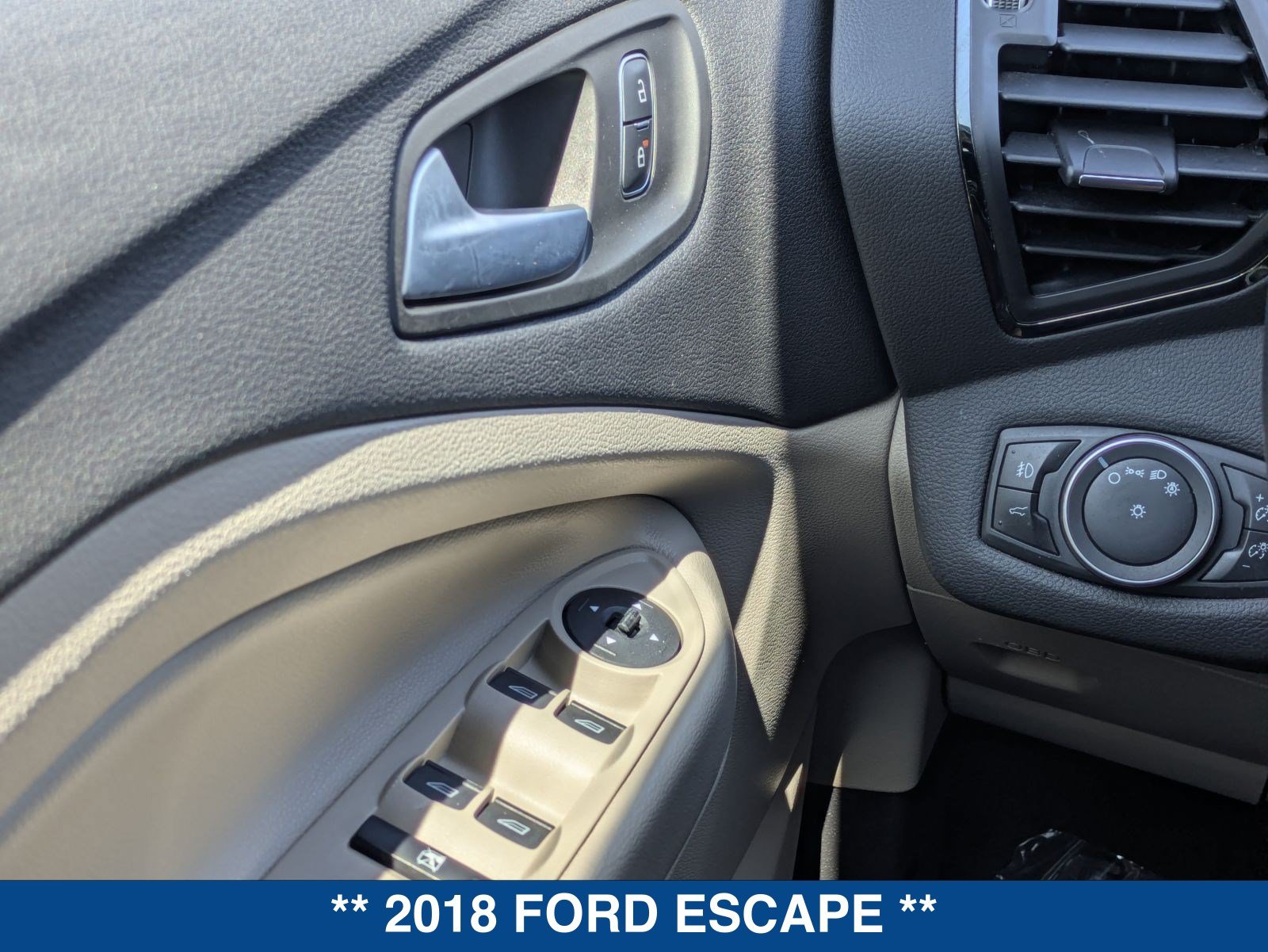 Certified 2018 Ford Escape SEL FWD image 25