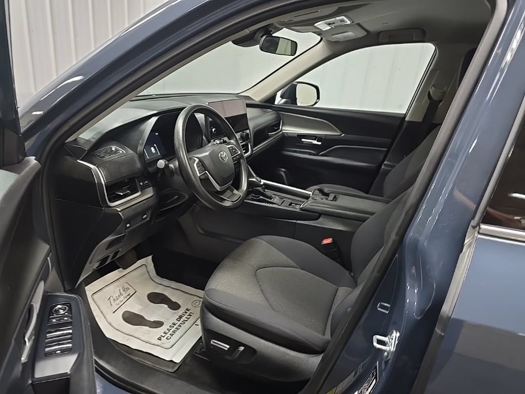 Used 2025 Toyota Grand Highlander AWD image 30