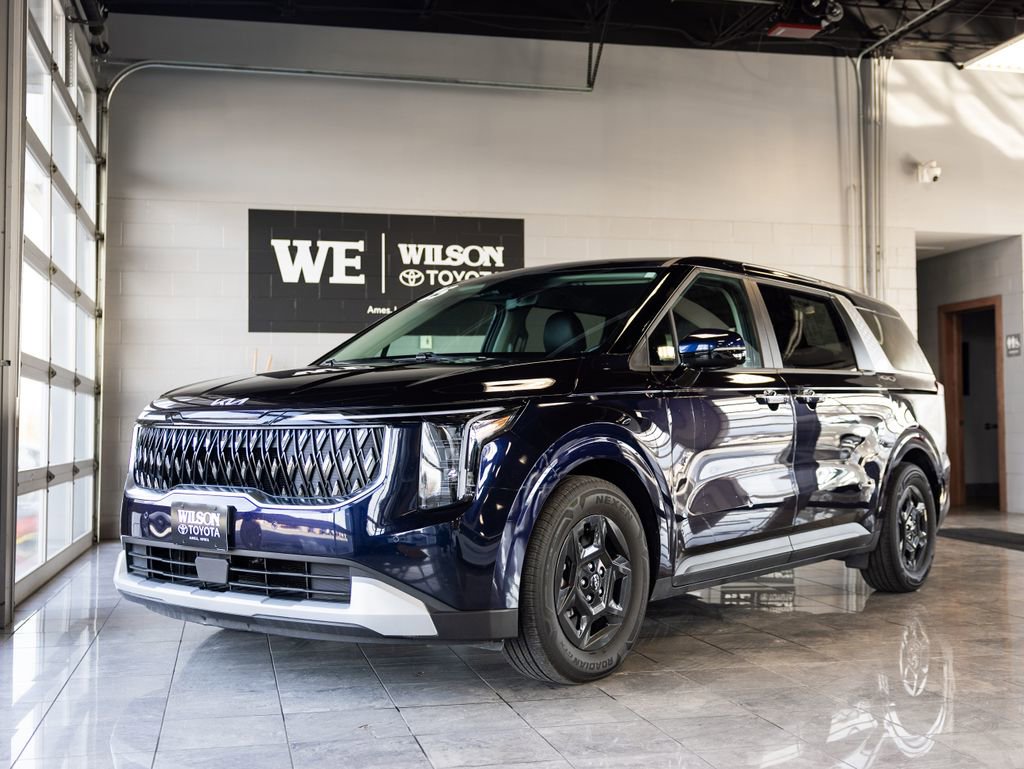 Used 2025 Kia Carnival image 2