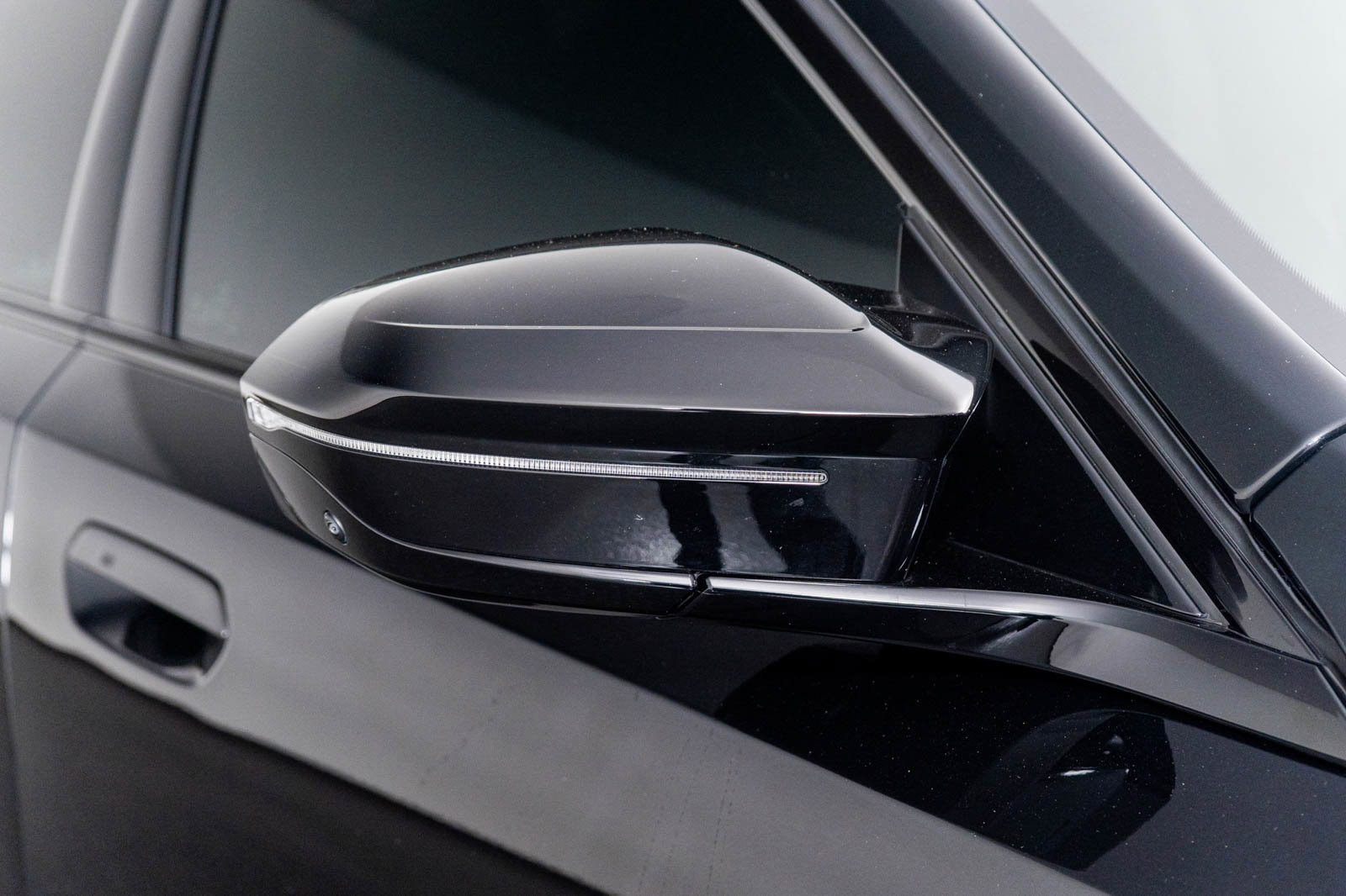 Used 2025 BMW M5 w/ Executive Package image 31